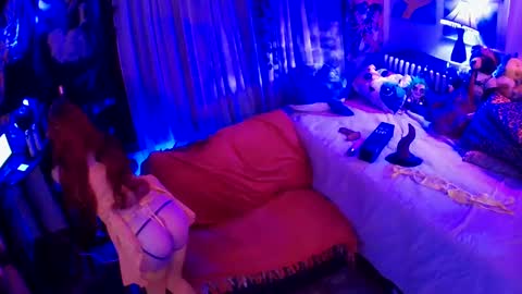 Snapshot of furby_chummies chatting on January 2025 07:42:01 AM Valarie Iris Paige online show from January 2025 07:42:01 AM