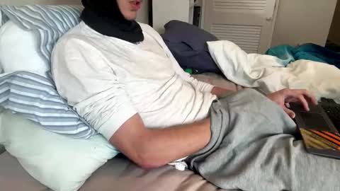 fuzzie_07 online show from February 2025 10:19:02 PM