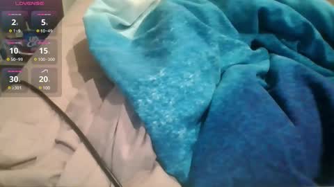 fuzzie_07 online show from February 2025 10:04:01 AM