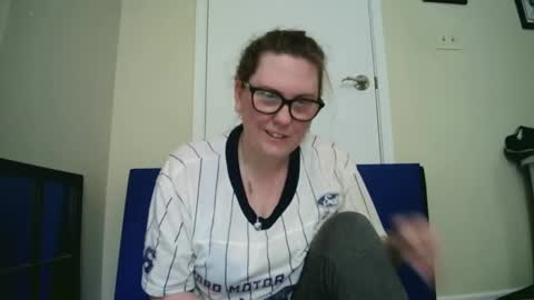 Snapshot of fuzzypeaches87 chatting on June 2026 05:18:01 PM fuzzypeaches87 online show from June 2026 05:18:01 PM