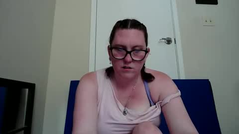 Snapshot of fuzzypeaches87 chatting on June 2026 09:10:01 PM fuzzypeaches87 online show from June 2026 09:10:01 PM