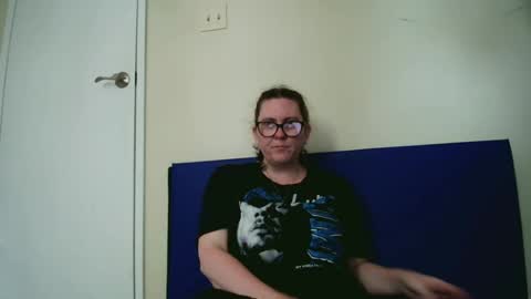 Snapshot of fuzzypeaches87 chatting on June 2026 04:43:01 PM fuzzypeaches87 online show from June 2026 04:43:01 PM