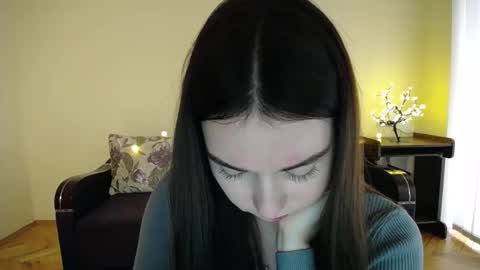 Snapshot of gabby_di chatting on January 2025 12:30:02 PM Jaklin online show from January 2025 12:30:02 PM