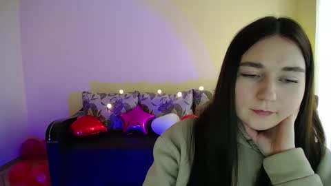 Snapshot of gabby_di chatting on February 2025 12:15:02 PM Jaklin online show from February 2025 12:15:02 PM