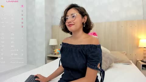 Gabriela Vargas online show from October 2025 03:39:02 AM