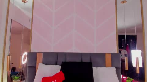 Gaby online show from December 2025 07:54:02 PM