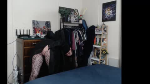 HOT  online show from October 2025 10:27:02 AM