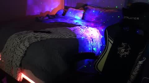 Jenna  - be back MONDAY night.  online show from January 2026 09:24:02 AM