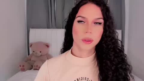 Vnecis Marn online show from November 2025 06:51:01 PM