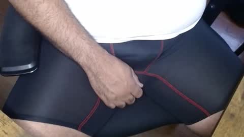 Snapshot of gato27cam chatting on December 2025 02:00:02 PM Marco online show from December 2025 02:00:02 PM