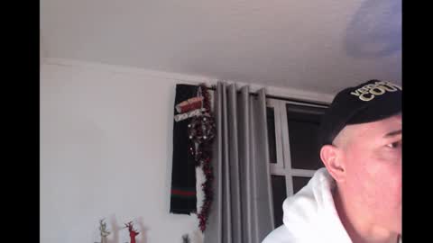 Snapshot of gavinkush chatting on December 2025 10:04:02 PM gavinkush online show from December 2025 10:04:02 PM