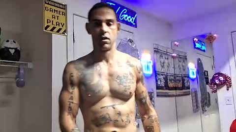 Snapshot of geekedoutlabs chatting on October 2025 01:25:01 AM Zanecubano online show from October 2025 01:25:01 AM