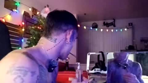 Snapshot of geekedoutlabs chatting on December 2025 01:21:02 AM Zanecubano online show from December 2025 01:21:02 AM