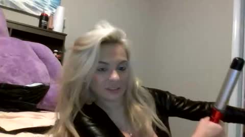 Snapshot of geminincapricorn96 chatting on December 2025 03:34:02 AM geminincapricorn96 online show from December 2025 03:34:02 AM