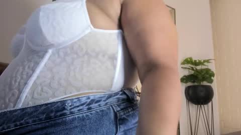 geminis muentes online show from November 2025 07:02:02 PM