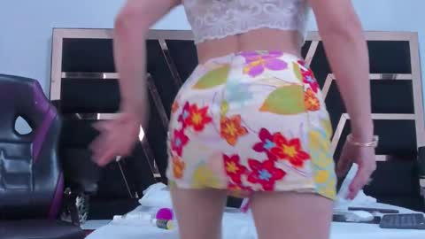 Snapshot of genesis_lunar chatting on October 2025 08:18:02 PM genesis_lunar online show from October 2025 08:18:02 PM