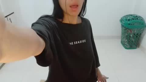 Snapshot of genoveva_18 chatting on December 2025 09:49:01 AM Genoveva online show from December 2025 09:49:01 AM