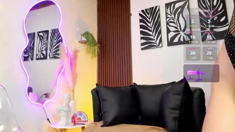 Snapshot of georgina_caruso chatting on January 2025 08:36:02 PM Georgina Caruso online show from January 2025 08:36:02 PM