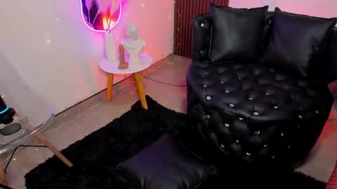 Snapshot of georgina_caruso chatting on March 2025 11:12:01 PM Georgina Caruso online show from March 2025 11:12:01 PM