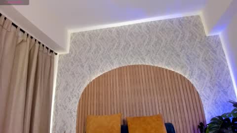 Kendal  online show from November 2025 02:13:01 PM