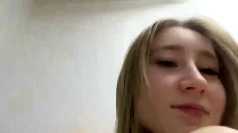 Sofie online show from November 2025 07:57:01 PM