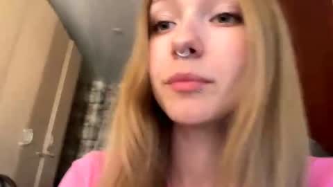 Snapshot of gertrudeuran chatting on June 2026 04:15:01 AM Sophie online show from June 2026 04:15:01 AM