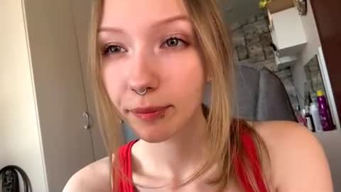 Snapshot of gertrudeuran chatting on June 2026 04:39:02 AM Sophie online show from June 2026 04:39:02 AM
