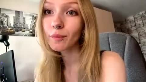 Snapshot of gertrudeuran chatting on June 2026 05:39:02 AM Sophie online show from June 2026 05:39:02 AM