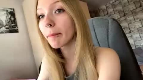 Snapshot of gertrudeuran chatting on June 2026 04:29:01 AM Sophie online show from June 2026 04:29:01 AM