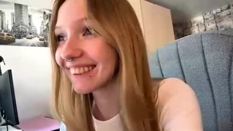 Snapshot of gertrudeuran chatting on June 2026 04:52:02 AM Sophie online show from June 2026 04:52:02 AM