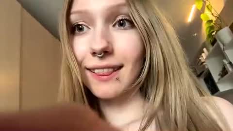 Snapshot of gertrudeuran chatting on June 2026 10:15:01 AM Sophie online show from June 2026 10:15:01 AM