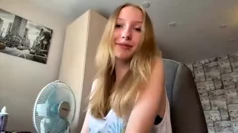 Snapshot of gertrudeuran chatting on July 2026 04:17:02 AM Sophie online show from July 2026 04:17:02 AM