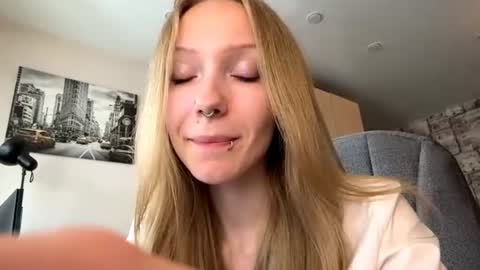 Snapshot of gertrudeuran chatting on July 2026 04:17:02 AM Sophie online show from July 2026 04:17:02 AM