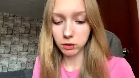 Snapshot of gertrudeuran chatting on July 2026 07:14:02 AM Sophie online show from July 2026 07:14:02 AM