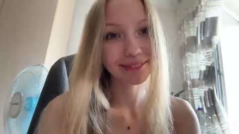 Snapshot of gertrudeuran chatting on July 2026 07:28:01 AM Sophie online show from July 2026 07:28:01 AM