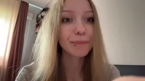 Snapshot of gertrudeuran chatting on August 2026 07:18:02 AM Sophie online show from August 2026 07:18:02 AM