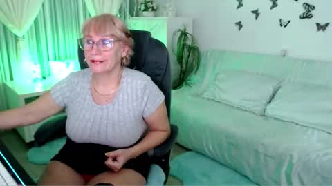 Snapshot of ghertrudequeen chatting on November 2025 04:01:02 AM Ghertrudequeen online show from November 2025 04:01:02 AM