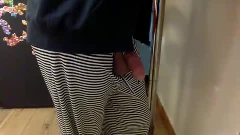 ghets2083 online show from April 2026 05:55:01 PM