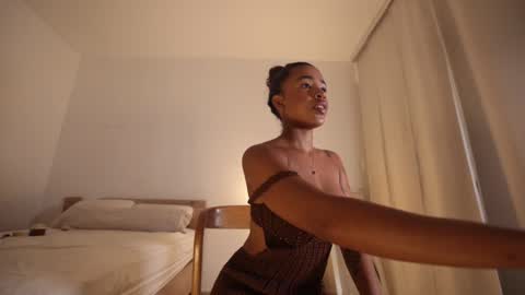 Snapshot of gia_curly chatting on January 2026 01:32:01 AM Leo online show from January 2026 01:32:01 AM