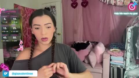 Snapshot of giaavalentinee chatting on October 2025 12:49:02 AM Gia online show from October 2025 12:49:02 AM