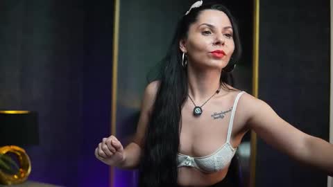 Snapshot of giaeasyice chatting on December 2025 09:21:02 PM Gia online show from December 2025 09:21:02 PM