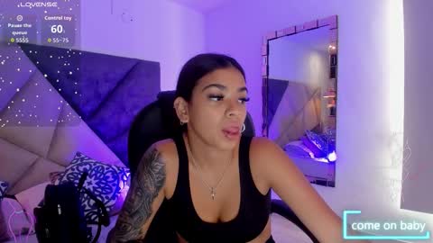 Gia  online show from October 2025 12:05:02 PM