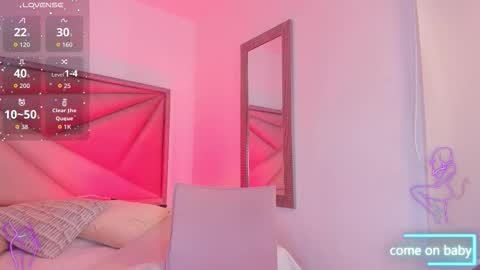 Gia  online show from November 2025 06:12:01 PM