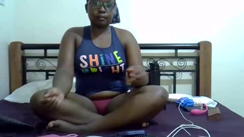 Giannah online show from November 2025 01:19:01 AM