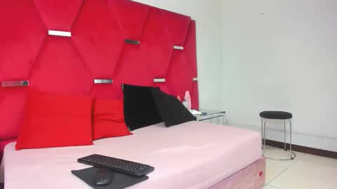 GiannaJohnson online show from November 2025 04:07:01 AM