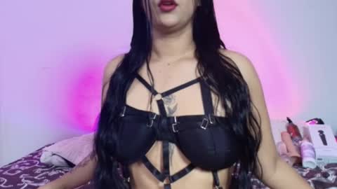 Snapshot of giannaroberts chatting on December 2025 12:01:02 PM Giana Roberts online show from December 2025 12:01:02 PM