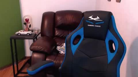 Snapshot of gianni_lion chatting on December 2024 07:03:01 PM Gianni online show from December 2024 07:03:01 PM