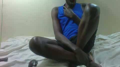 Snapshot of giant_couple chatting on February 2026 02:28:02 AM giant_couple online show from February 2026 02:28:02 AM