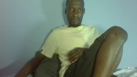 Snapshot of giant_couple chatting on May 2026 10:20:02 AM giant_couple online show from May 2026 10:20:02 AM