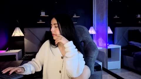 Gia online show from November 2025 01:43:03 PM